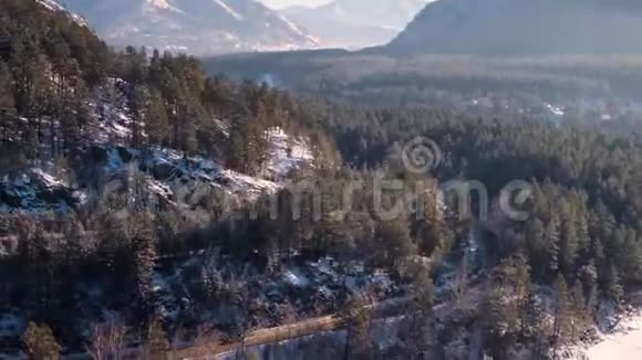 冬季高山景观山脉全景视频的预览图