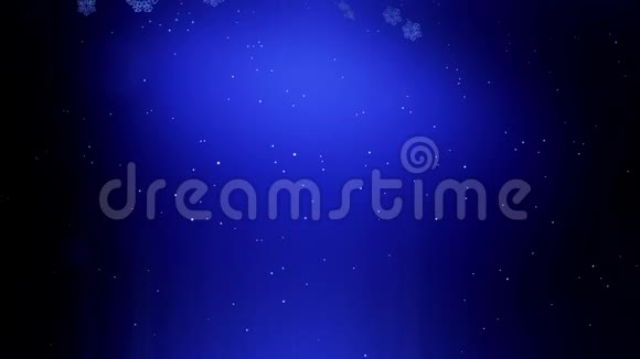 美丽的三维雪花漂浮在空气中在蓝色的背景上用作圣诞动画新年贺卡或视频的预览图
