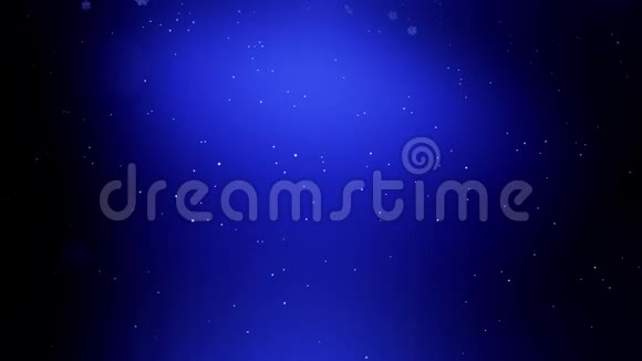 美丽的三维雪花漂浮在空气中在蓝色的背景下在夜间发光作为圣诞动画使用新年视频的预览图
