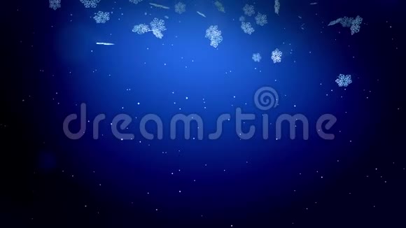 美丽的三维雪花漂浮在空气中在蓝色的背景下在夜间发光作为圣诞动画使用新年视频的预览图