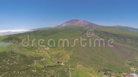 西班牙卡纳里亚斯埃尔德火山附近的特内里费从上面俯瞰群山视频的预览图