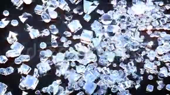 冰上抽象的几何图形在缓慢移动视频的预览图