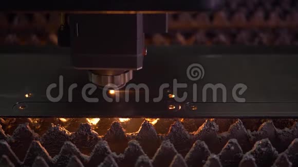 钣金工业激光切割视频的预览图