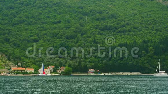 在黑山航行博卡湾游艇上的雷加塔视频的预览图