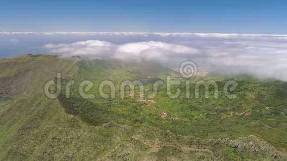 泰德火山附近的特内里夫山上的空中观景视频的预览图