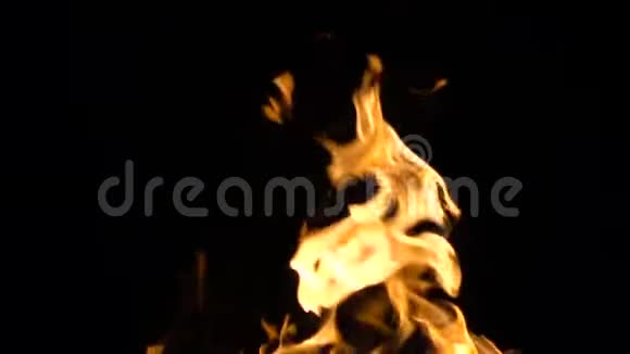 燃烧橙色火焰的录像视频的预览图