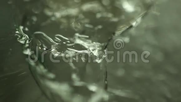 冰晶接近背景视频的预览图