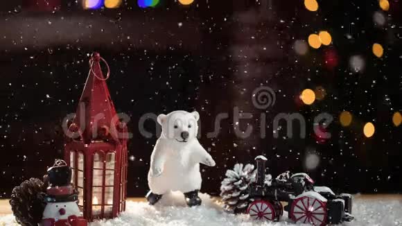 降雪与圣诞装饰视频的预览图