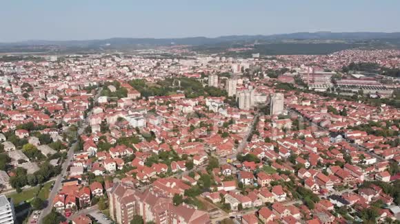 克拉古耶瓦茨镇的鸟瞰图视频的预览图