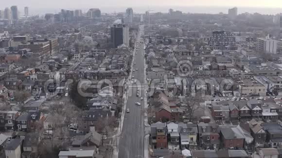 4K在一个大城市建立一条道路视频的预览图