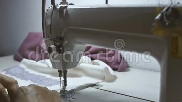 缝纫机关闭视频的预览图