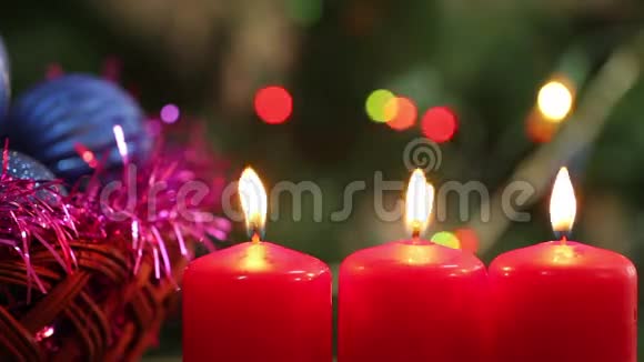 三支燃烧的蜡烛视频的预览图