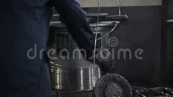 金属丝的生产视频的预览图