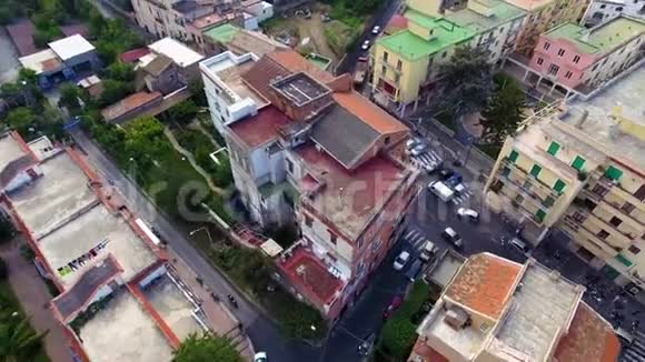 意大利索伦托市的鸟瞰图山街老城旅游理念大海那不勒斯欧洲度假视频的预览图