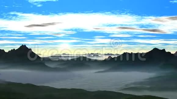 雾蒙蒙的山丘上日出视频的预览图