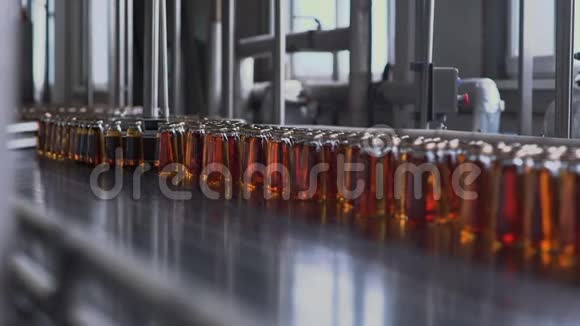 工厂果汁生产传送器视频的预览图
