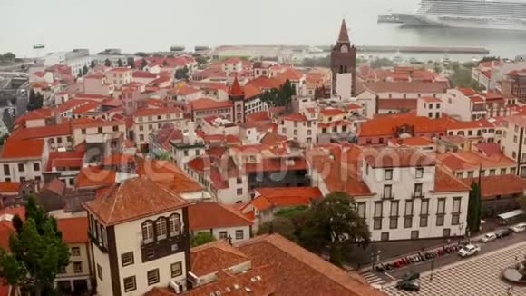 葡萄牙马德拉的Funchal城市景观空中观景视频的预览图