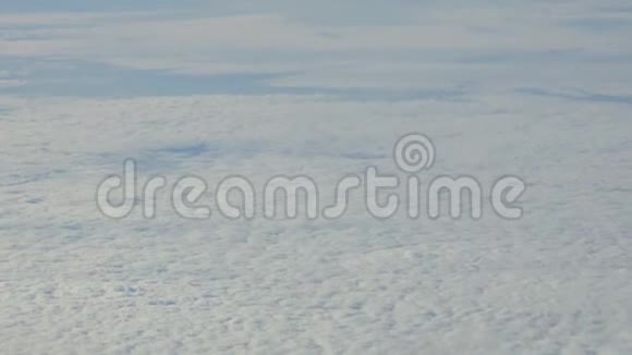 云从飞机的窗户看云视频的预览图