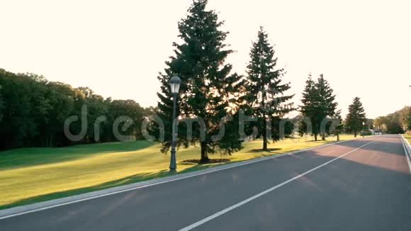 沥青道路与自然视频的预览图