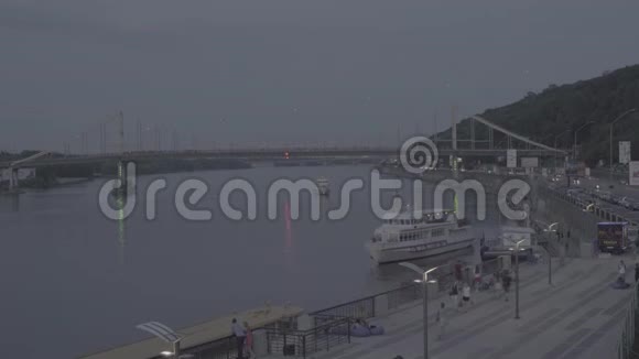 德尼普罗河上的河站基辅乌克兰视频的预览图
