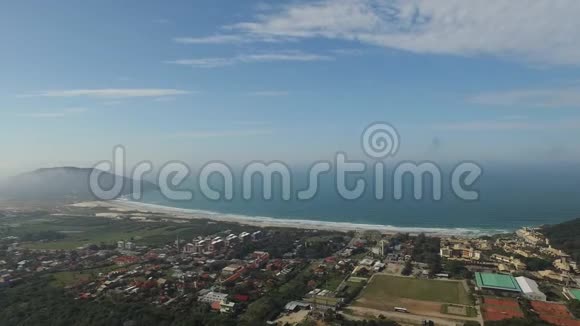 鸟瞰科斯托做桑蒂尼奥海滩在弗洛里亚诺波利斯巴西2017年7月视频的预览图