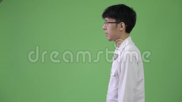 年轻亚洲商人的概况视频的预览图