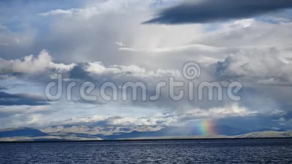 喜马拉雅山上的彩虹视频的预览图