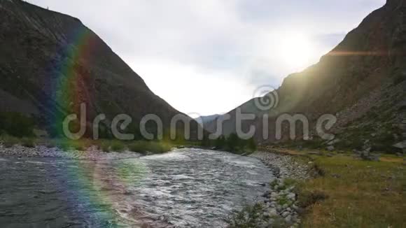 丘里什曼河阿尔泰山视频的预览图