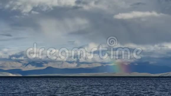 喜马拉雅山上的彩虹视频的预览图