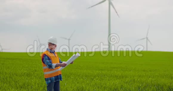 风车农场风力涡轮机检查视频的预览图