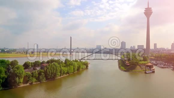 德国杜塞尔多夫城市景观可以看到媒体港湾视频的预览图