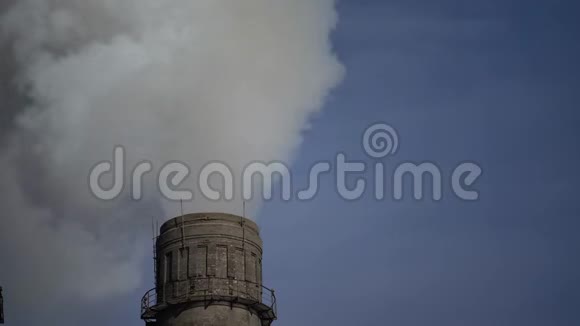 烟从烟囱里冒出来空气污染生态学基辅乌克兰视频的预览图