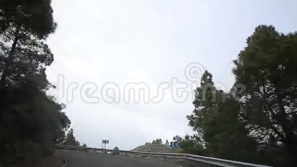 在山路上开车视频的预览图