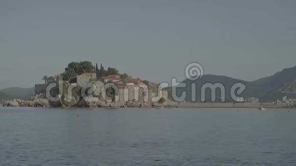 斯维蒂斯特凡是海边的旅游小镇黑山视频的预览图