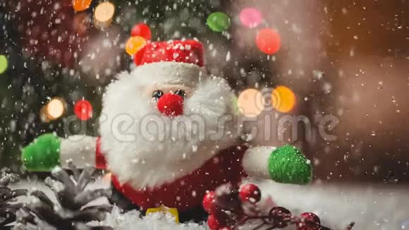 降雪与圣诞老人装饰视频的预览图