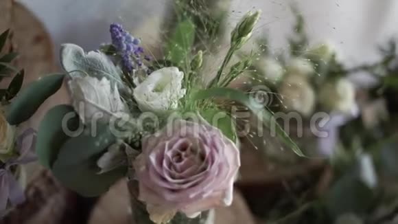 婚礼上的鲜花装饰视频的预览图