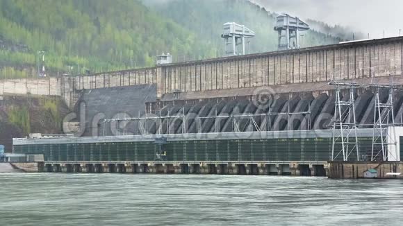 克拉斯诺亚尔斯克市水力发电站视频的预览图