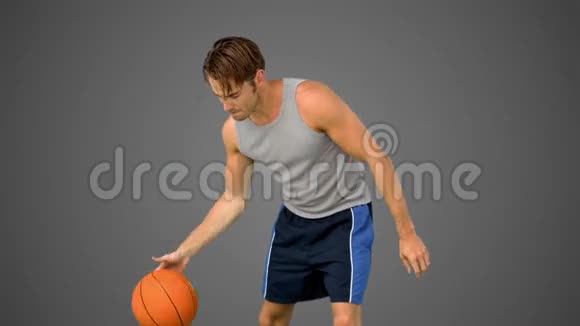 男子篮球训练视频的预览图
