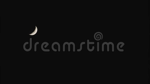 新月在沥青黑天视频的预览图