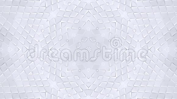 白色低聚几何抽象背景作为移动彩色玻璃或万花筒效果在4k循环三维动画视频的预览图