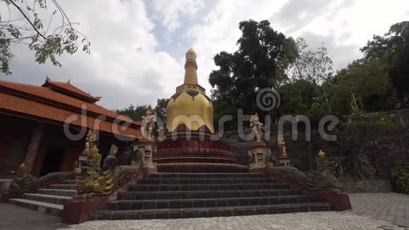 巴厘岛的佛寺视频的预览图