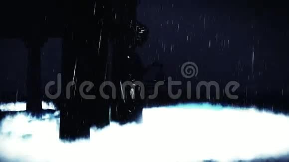 海岸灯塔上空的暴风雨天气视频的预览图