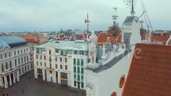 冬季圣诞节期间里加老城全景视频的预览图