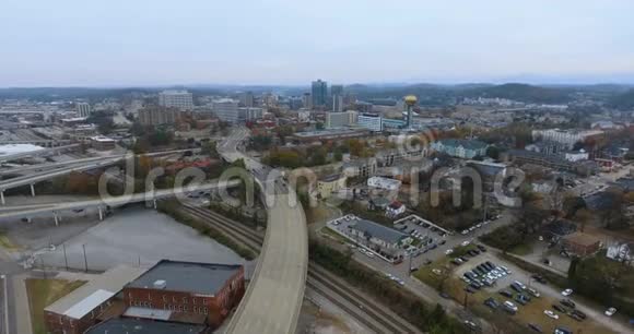 鸟瞰田纳西州诺克斯维尔美国市中心4k视频的预览图