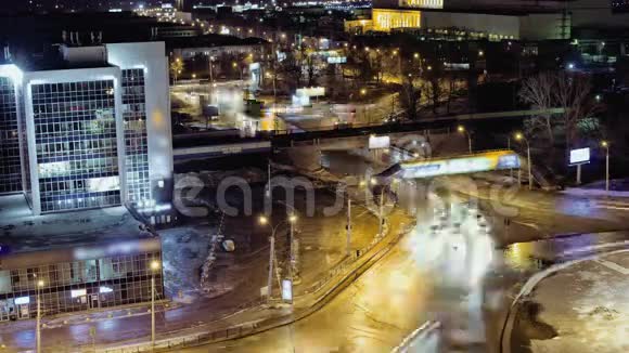 俄罗斯夜间城市交通视频的预览图