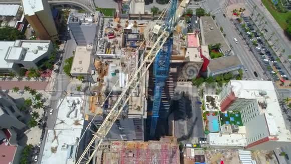 迈阿密市中心的起重机视频的预览图