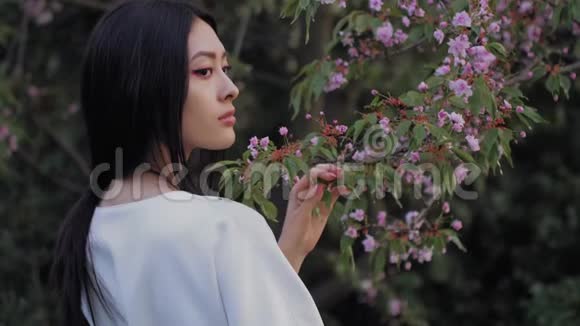 春暖花开的亚洲女人视频的预览图