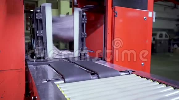 印刷厂的报纸印刷过程视频的预览图