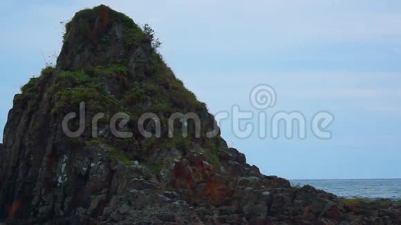 库纳希尔岛上的岩石视频的预览图