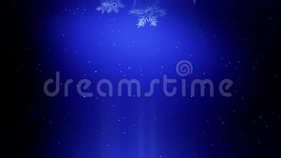 装饰的3d雪花在空气中缓慢的运动并在夜间在蓝色背景上发光使用动画圣诞视频的预览图